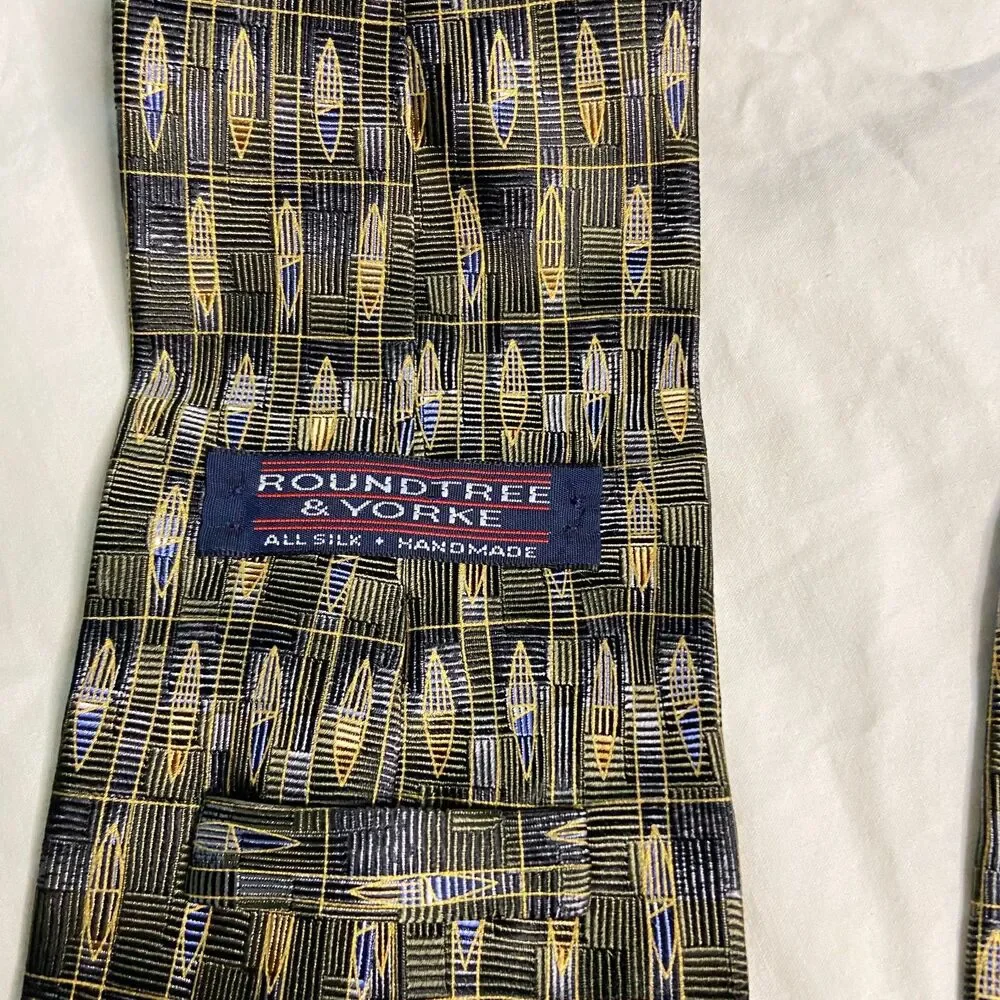 #7358 ROUNDTRE AND YORKE KHAKI GREEN SURFBOARD DESING SILK NECKTIE TIE 4X58 IN